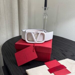 Valentino Garavani V-Logo Belt Leather White 90